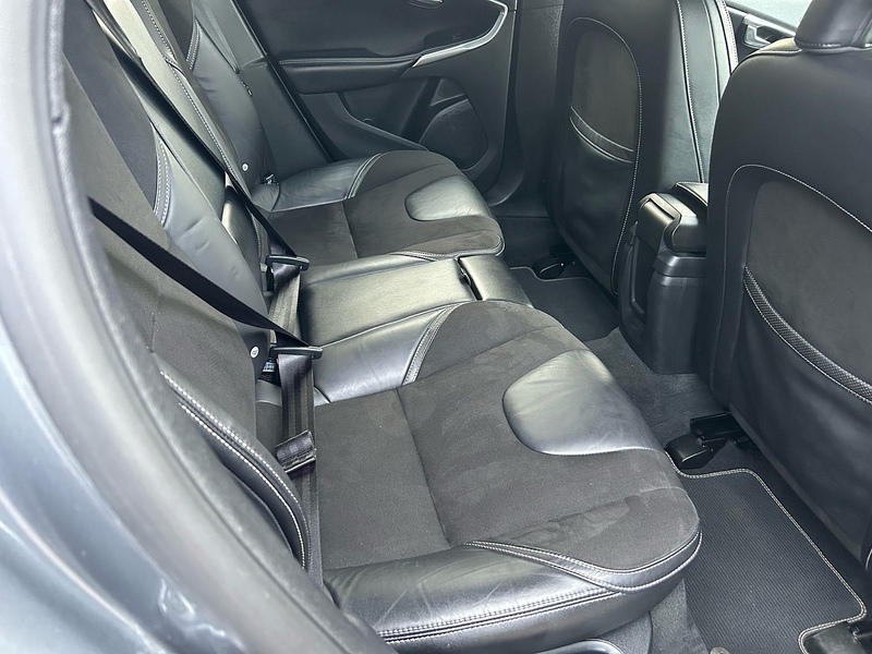 Volvo V40 T3 R-Design - U1536