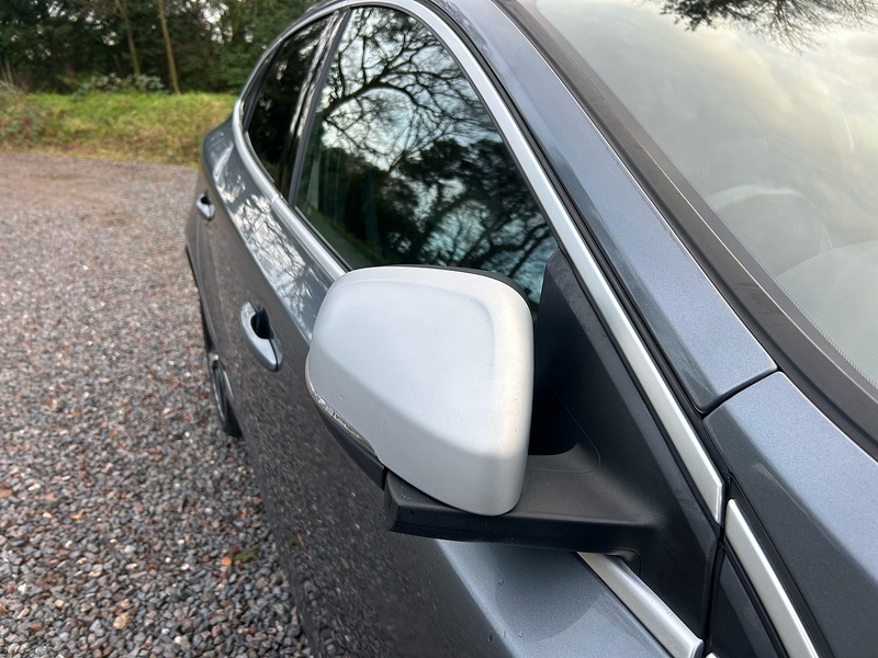 Volvo V40 T3 R-Design - U1536