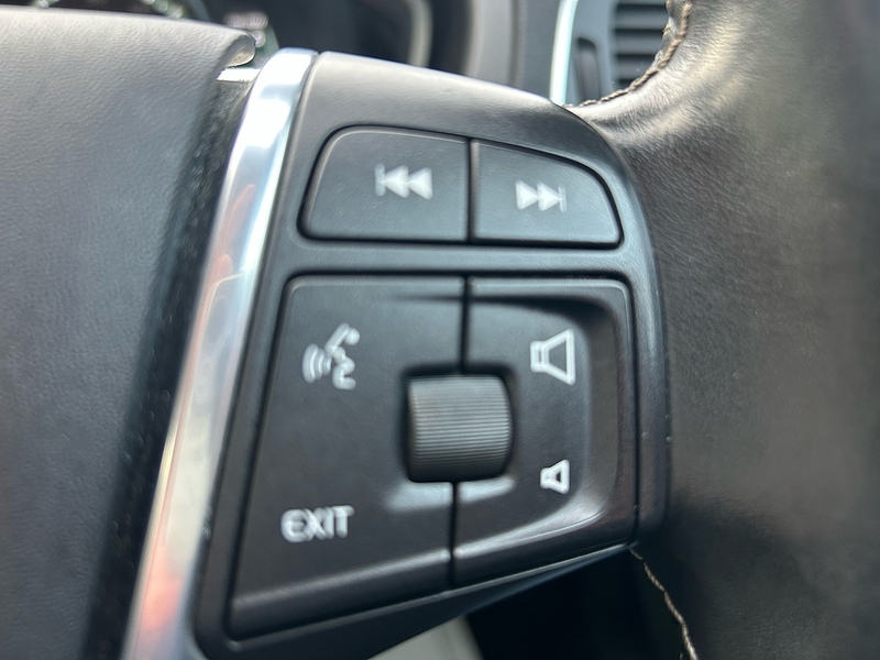 Volvo V40 T3 R-Design - U1536