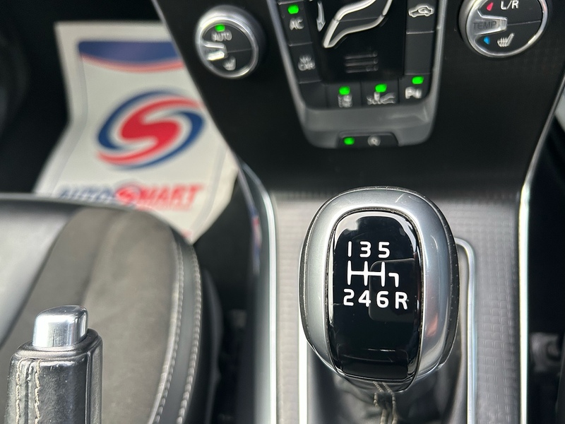 Volvo V40 T3 R-Design - U1536