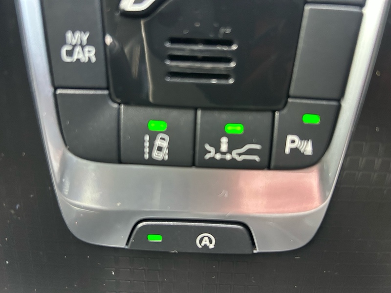 Volvo V40 T3 R-Design - U1536