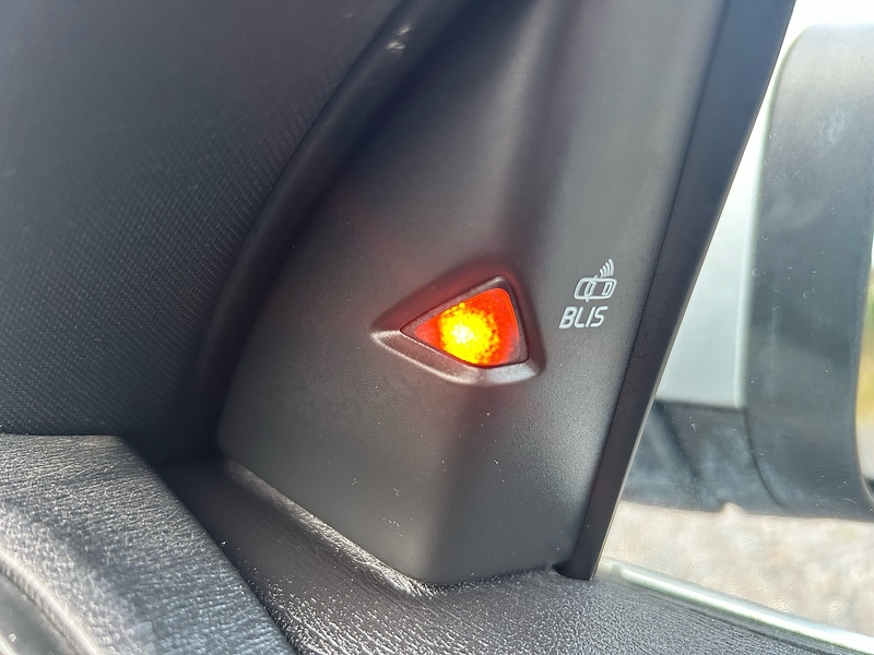 Volvo V40 T3 R-Design - U1536