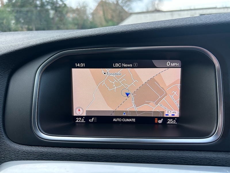 Volvo V40 T3 R-Design - U1536