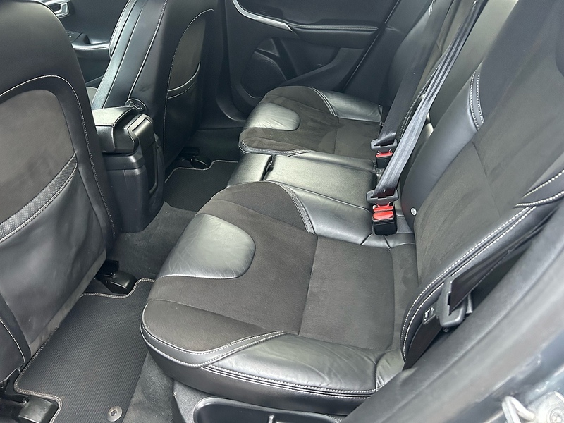 Volvo V40 T3 R-Design - U1536