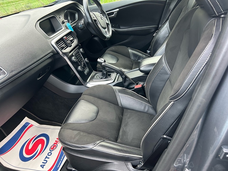 Volvo V40 T3 R-Design - U1536