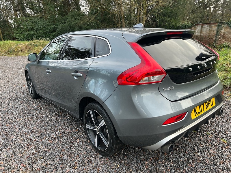 Volvo V40 T3 R-Design - U1536