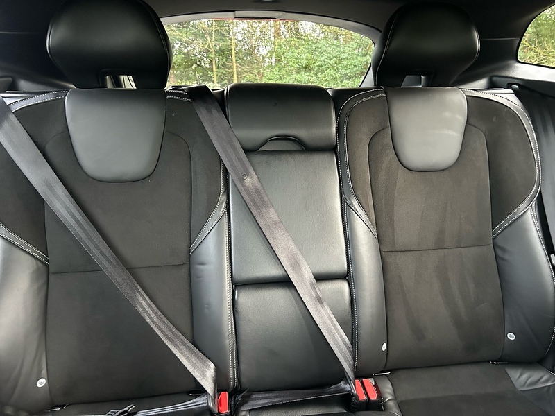 Volvo V40 T3 R-Design - U1536