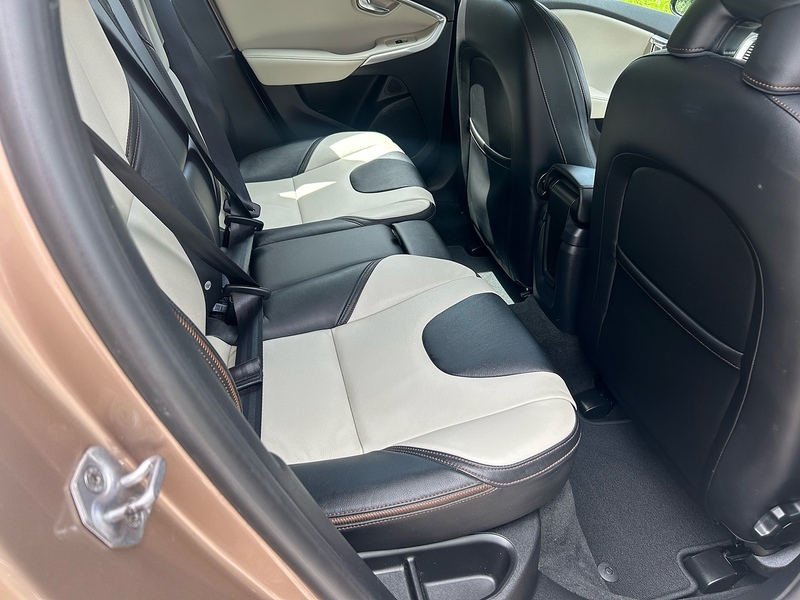 Volvo V40 Cross Country D2 Lux Nav - U1634