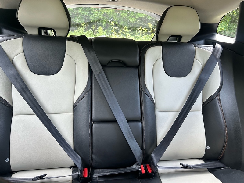 Volvo V40 Cross Country D2 Lux Nav - U1634
