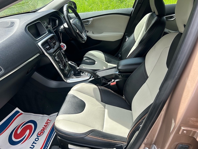 Volvo V40 Cross Country D2 Lux Nav - U1634