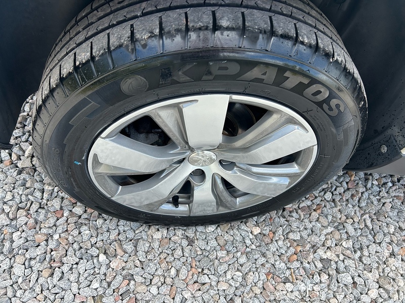 Peugeot 2008 BlueHDi Active - U1638