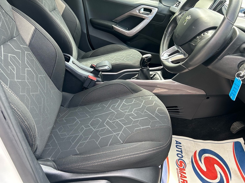 Peugeot 2008 BlueHDi Active - U1638