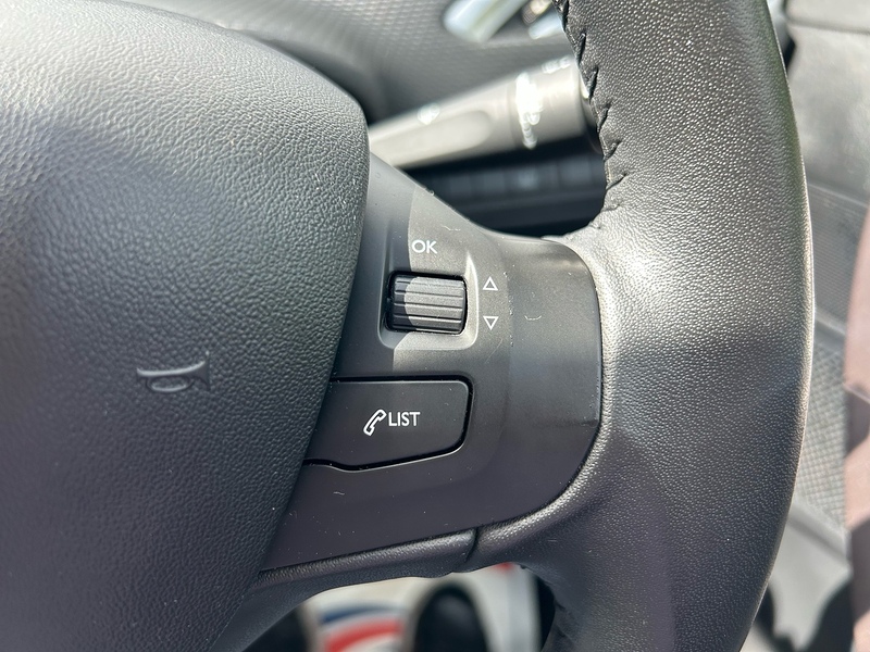 Peugeot 2008 BlueHDi Active - U1638