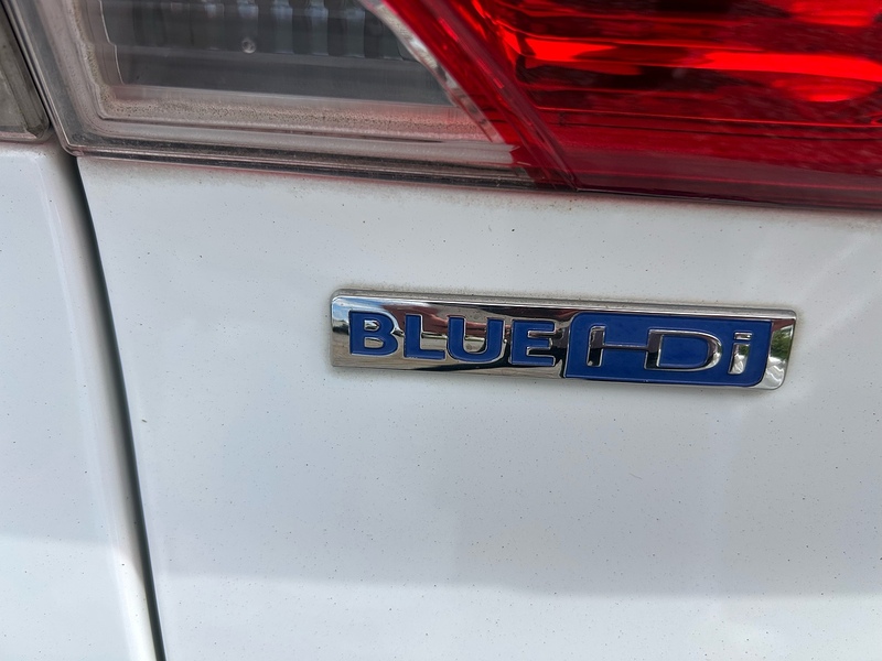 Peugeot 2008 BlueHDi Active - U1638