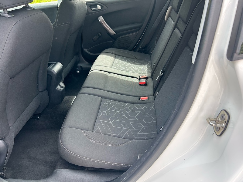Peugeot 2008 BlueHDi Active - U1638