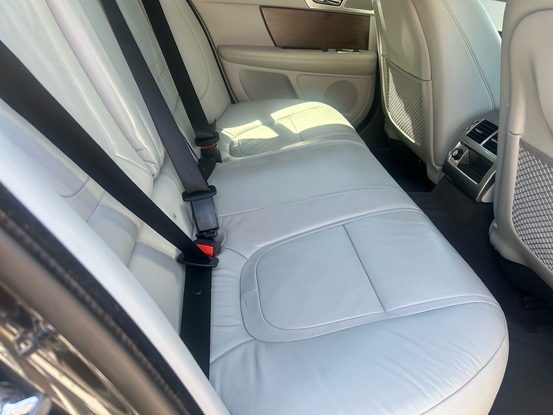 Jaguar XF d Luxury - U1663