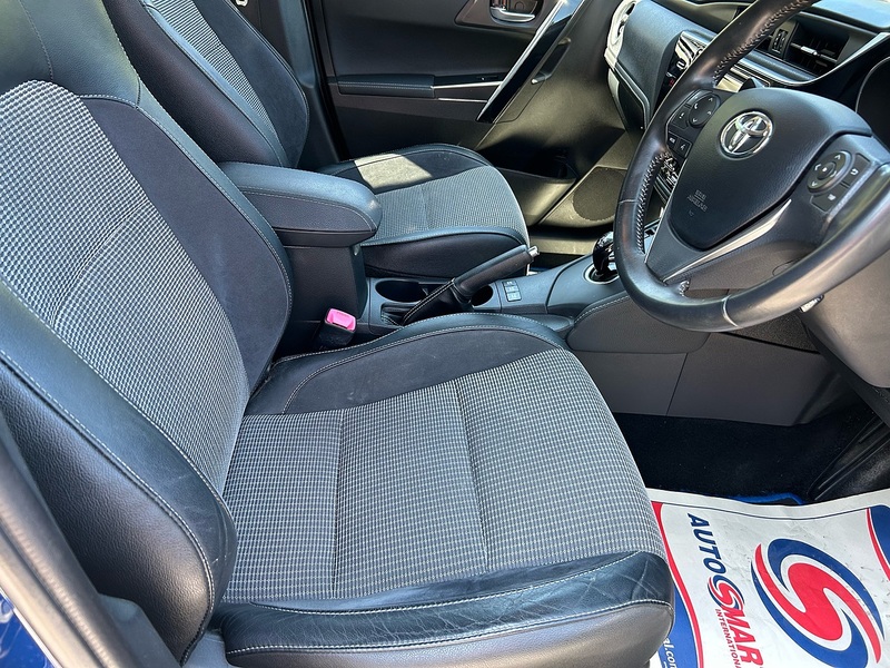 Toyota Auris VVT-h Excel - U1670