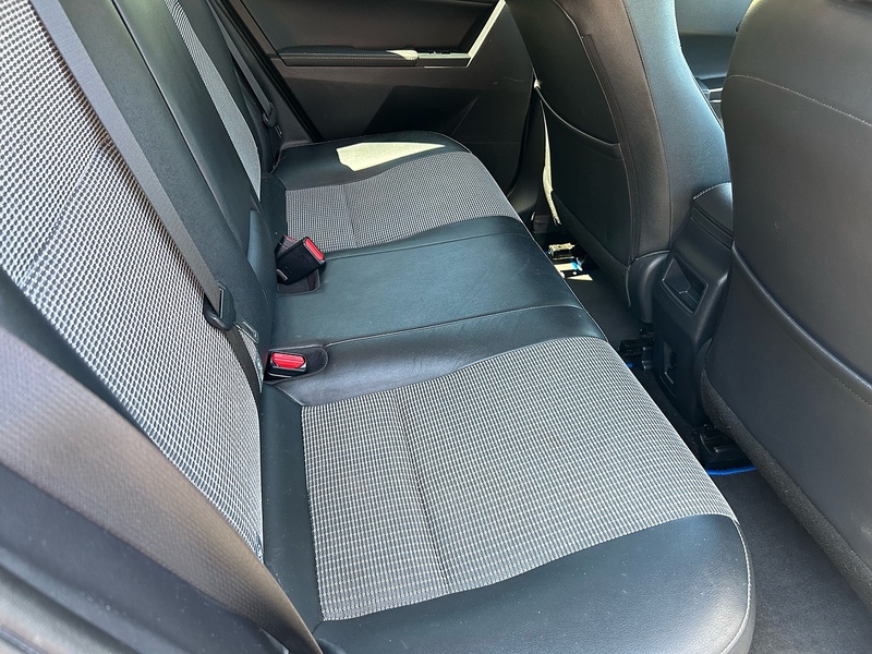 Toyota Auris VVT-h Excel - U1670