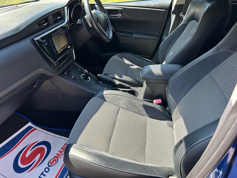 Toyota Auris VVT-h Excel - U1670