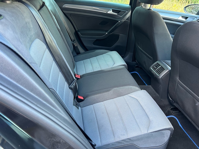 Volkswagen Golf TDI BlueMotion Tech R-Line Edition - U1703