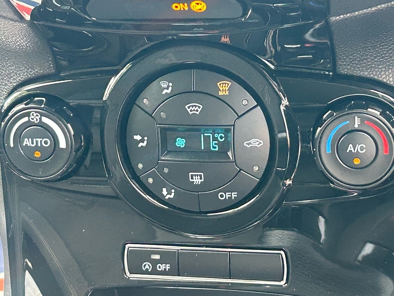 Ford Fiesta T EcoBoost Titanium - U1707