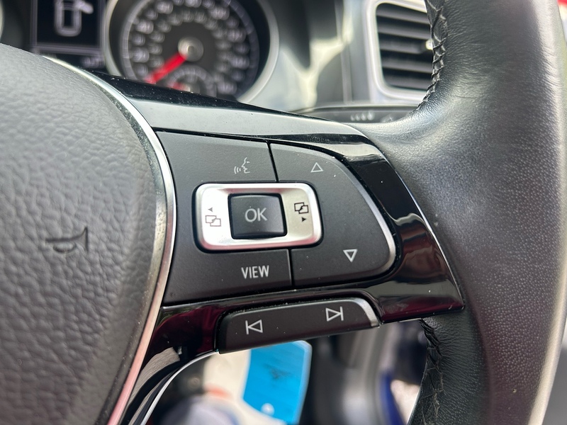 Volkswagen Golf TDI SE - U1726