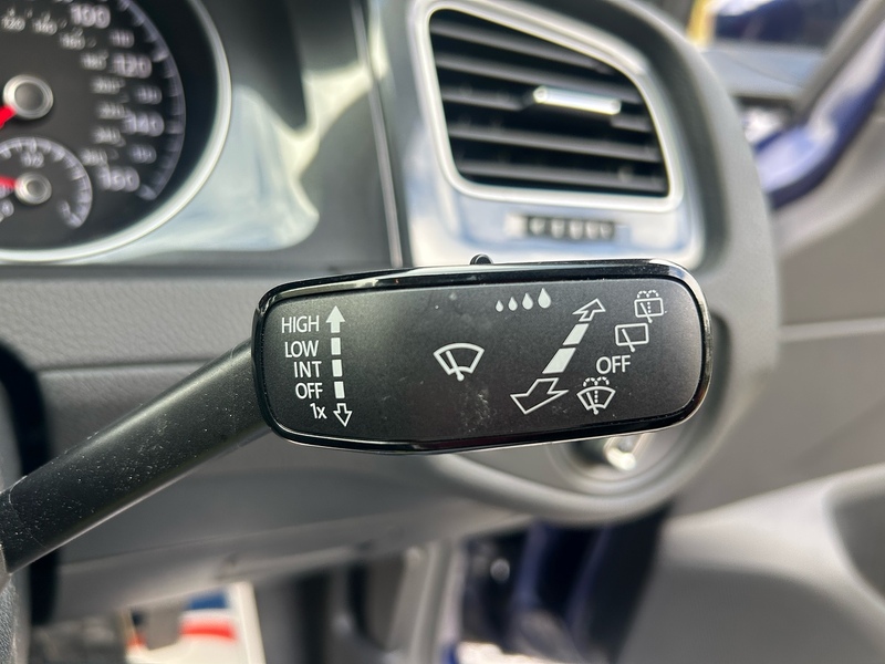 Volkswagen Golf TDI SE - U1726
