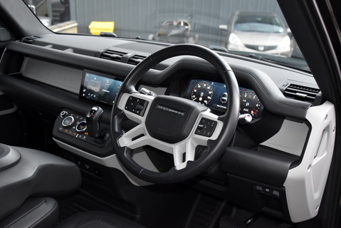 Defender 90 X-Dynamic HSE (D250) - 6 Seat