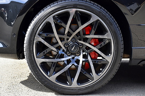 Range Rover SVAutobiography Long Wheelbase With Overfinch Bodystyling