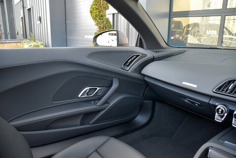 R8 Spyder V10 'Performance Edition' Quattro