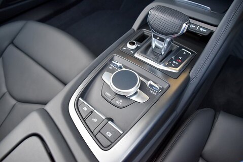 R8 Spyder V10 'Performance Edition' Quattro