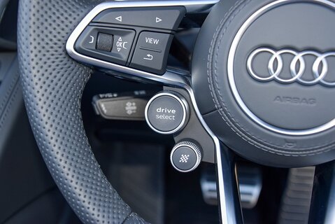 R8 Spyder V10 'Performance Edition' Quattro