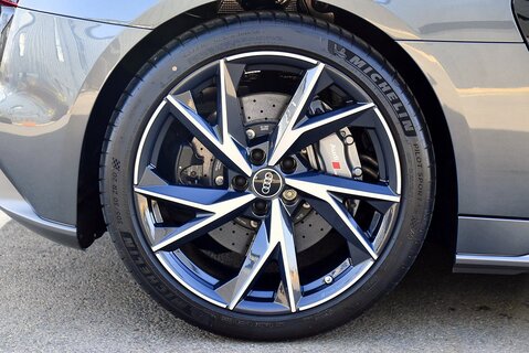 R8 Spyder V10 'Performance Edition' Quattro