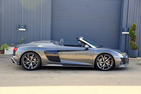 R8 Spyder V10 'Performance Edition' Quattro