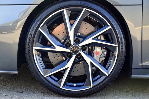 R8 Spyder V10 'Performance Edition' Quattro