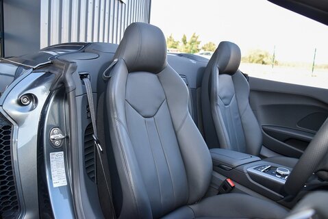 R8 Spyder V10 'Performance Edition' Quattro