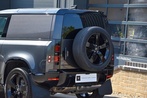 Defender 90 Hard Top X-Dynamic HSE D300 (VAT Q)