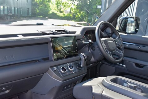 Defender 90 Hard Top X-Dynamic HSE D300 (VAT Q)