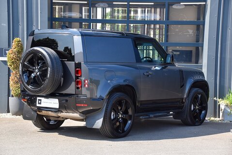 Defender 90 Hard Top X-Dynamic HSE D300 (VAT Q)