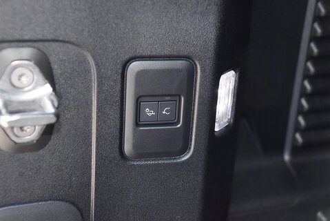 Defender 90 Hard Top X-Dynamic HSE D300 (VAT Q)