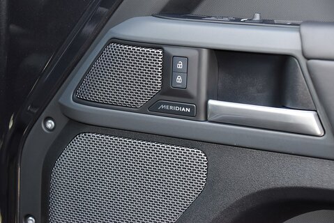 Defender 90 Hard Top X-Dynamic HSE D300 (VAT Q)