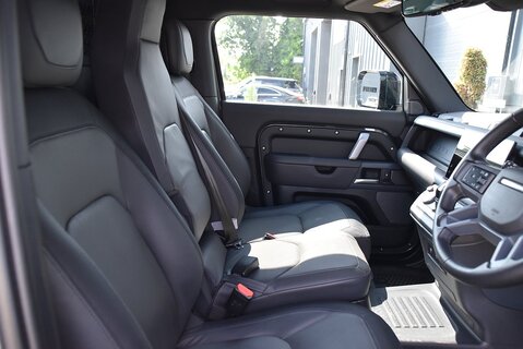 Defender 90 Hard Top X-Dynamic HSE D300 (VAT Q)