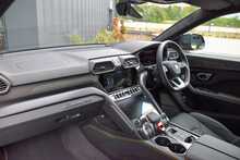 2022 Lamborghini Urus 