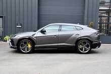 2022 Lamborghini Urus 