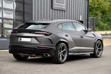 2022 Lamborghini Urus 