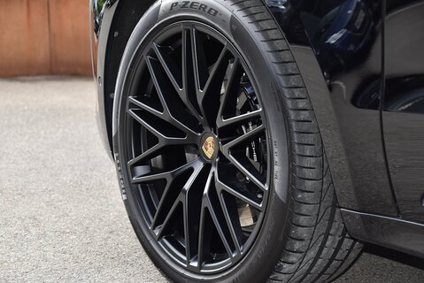 Macan GTS