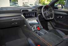 2023 Lamborghini Urus Performante 