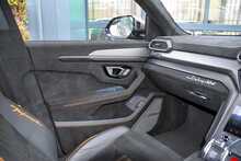 2023 Lamborghini Urus Performante 