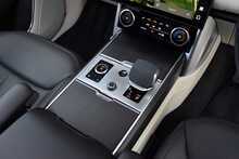 2022 Land Rover SE 3.0 D300 MHEV 