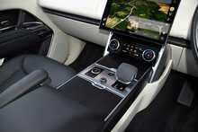 2022 Land Rover SE 3.0 D300 MHEV 